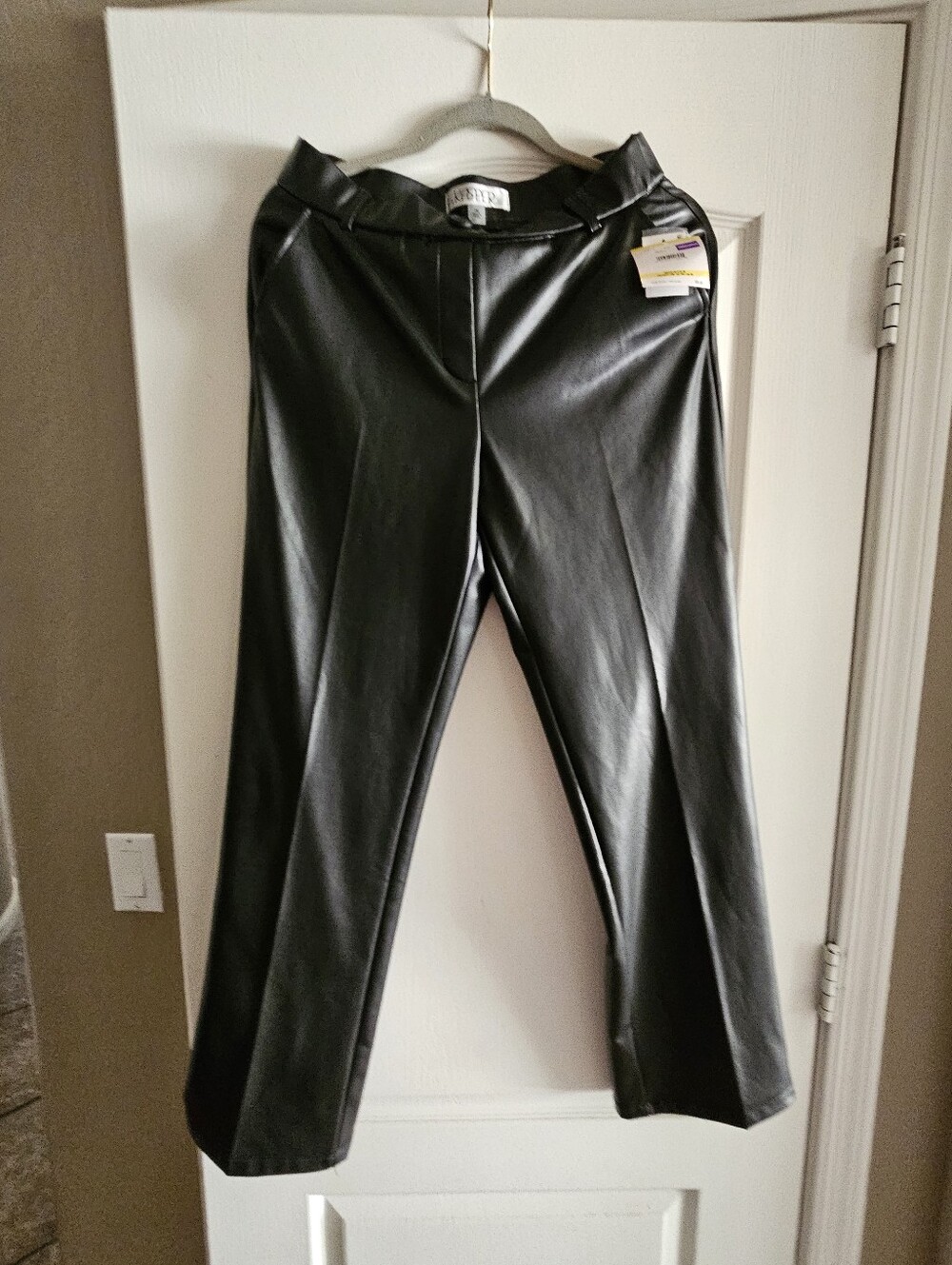 NWT ☆ Kasper Faux Leather Pants, Size Medium Petite. Brand NEW!